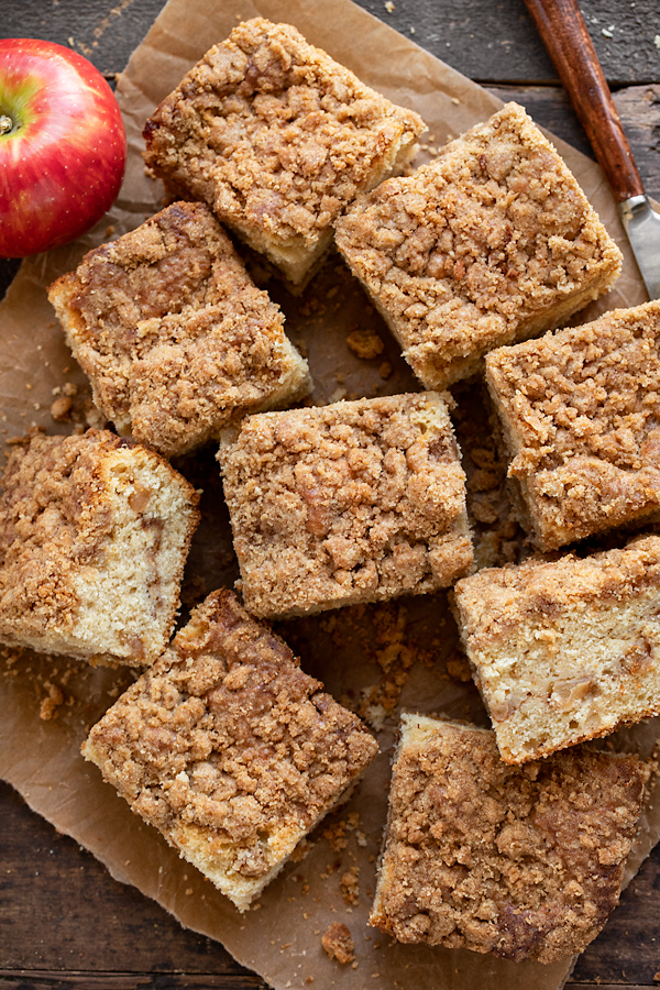 Apple Coffee Cake Slices | thecozyapron.com