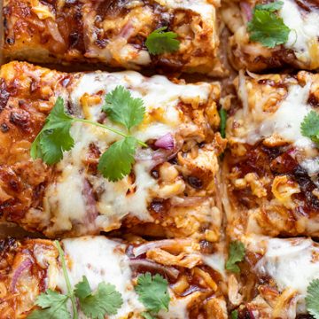 BBQ Chicken Pizza | thecozyapron.com