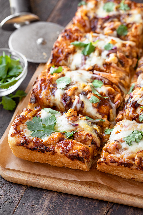 BBQ Chicken Pizza Slices | thecozyapron.com