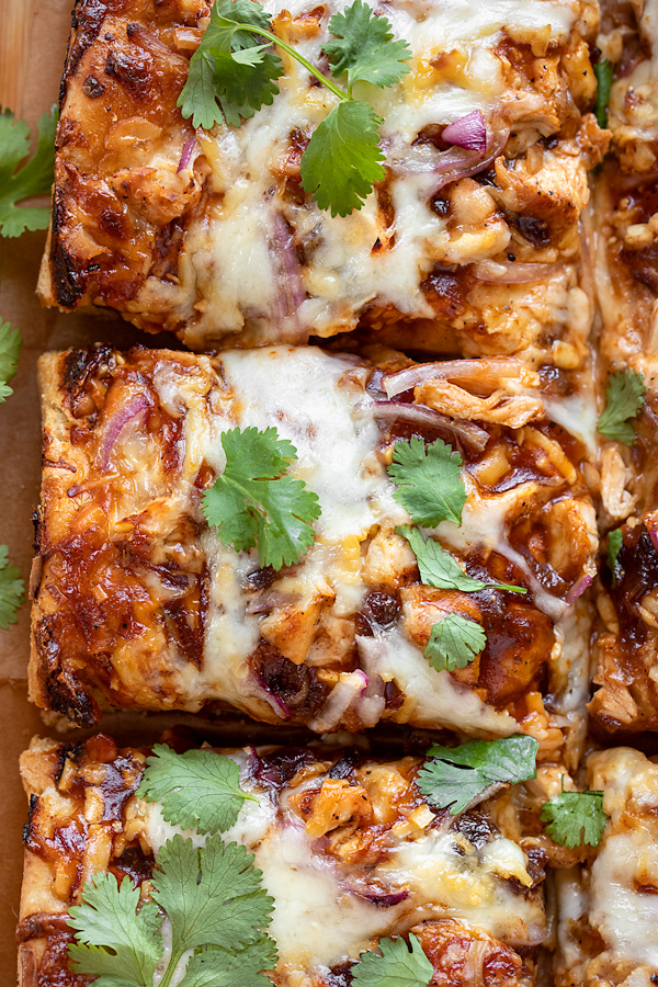 BBQ Chicken Pizza | thecozyapron.com