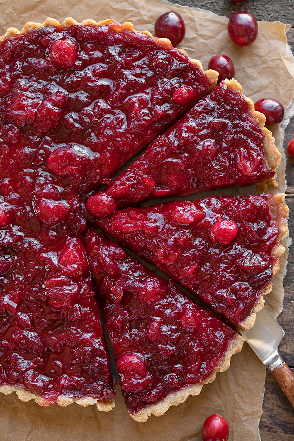 Cranberry Tart with Slices | thecozyapron.com