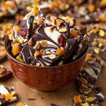 Chocolate Bark | thecozyapron.com