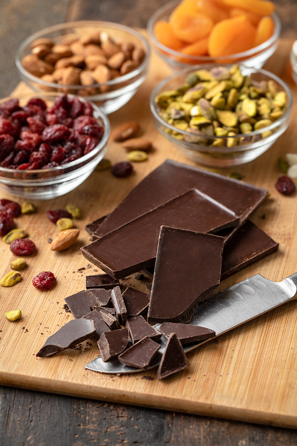 Chocolate Bark Ingredients | thecozyapron.com