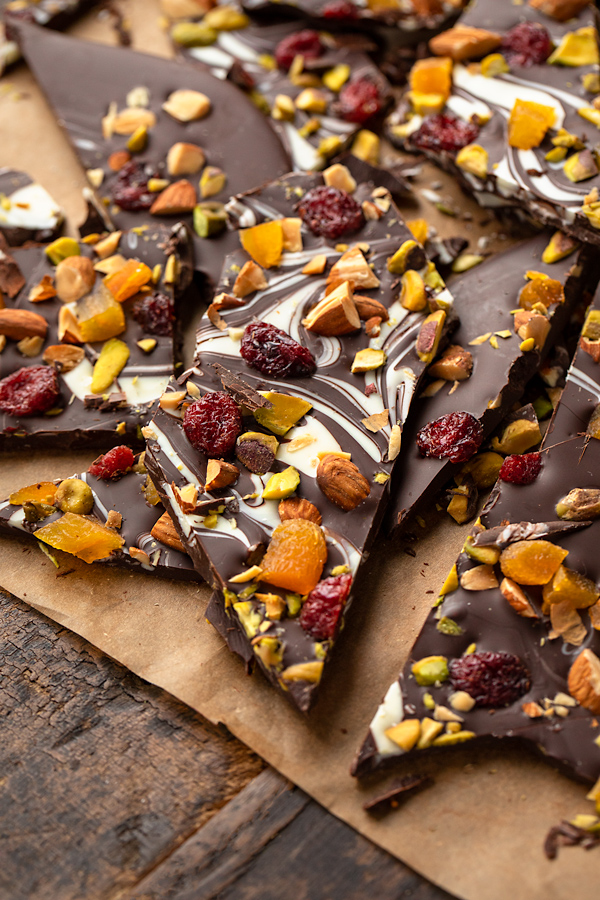 Chocolate Bark Pieces | thecozyapron.com