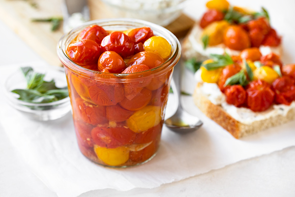 Tomato Confit | thecozyapron.com