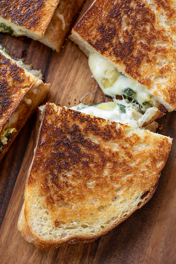 Spinach and Artichoke Grilled Cheese | thecozyapron.com