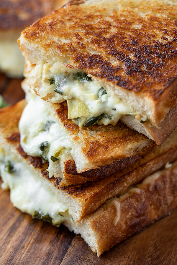 Spinach and Artichoke Grilled Cheese | thecozyapron.com