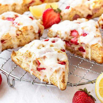 Strawberry Lemonade Scones | thecozyapron.com