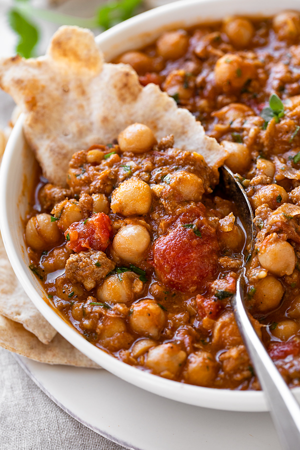 Chickpea Chili with Flatbread | thecozyapron.com