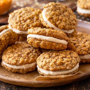 Pumpkin Oatmeal Cream Pies | thecozyapron.com