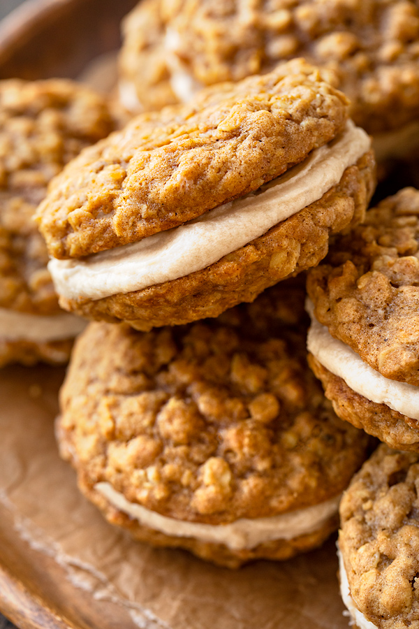 Pumpkin Oatmeal Cream Pies | thecozyapron.com