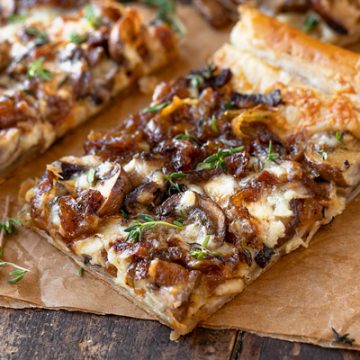 French Onion Mushroom Tart | thecozyapron.com