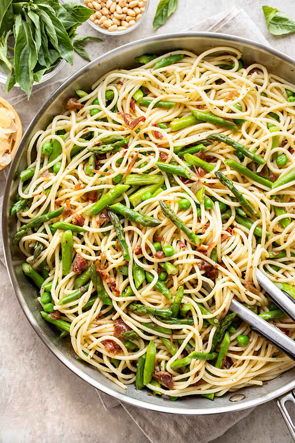 Asparagus Pasta with Prosciutto | thecozyapron.com