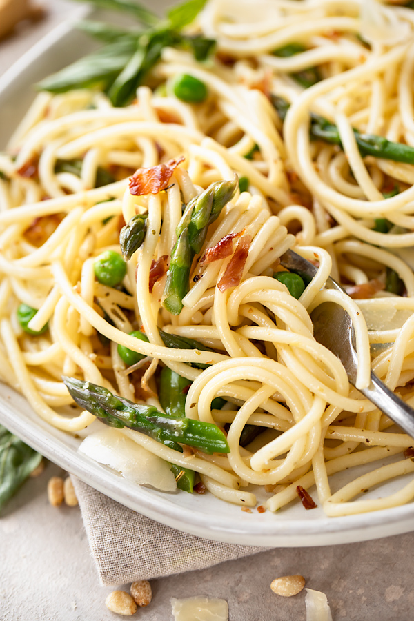 Asparagus Pasta with Prosciutto | thecozyapron.com