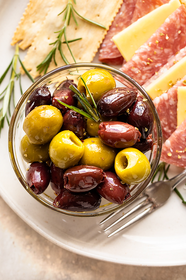 Marinated Olives with Salami, Cheese and Crackers | thecozyapron.com