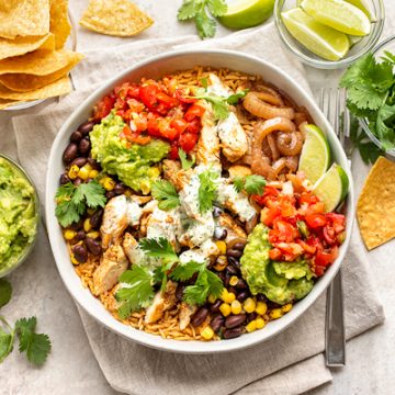 Chicken Burrito Bowl | thecozyapron.com