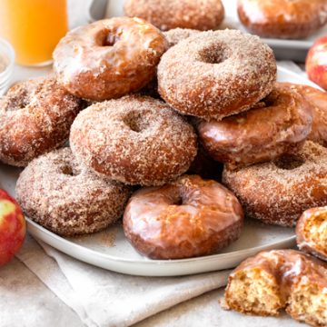 Apple Cider Donuts | thecozyapron.com