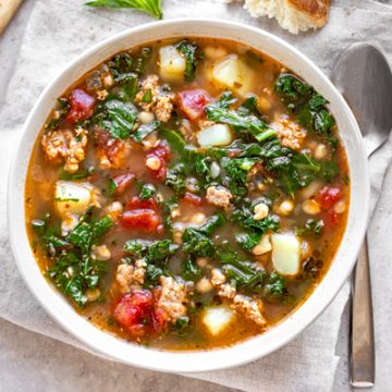 Tuscan Kale and Sausage Soup | thecozyapron.com