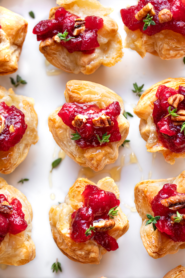 Cranberry Brie Puff Pastry Bites | thecozyapron.com