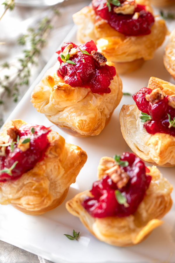 Cranberry Brie Puff Pastry Bites | thecozyapron.com