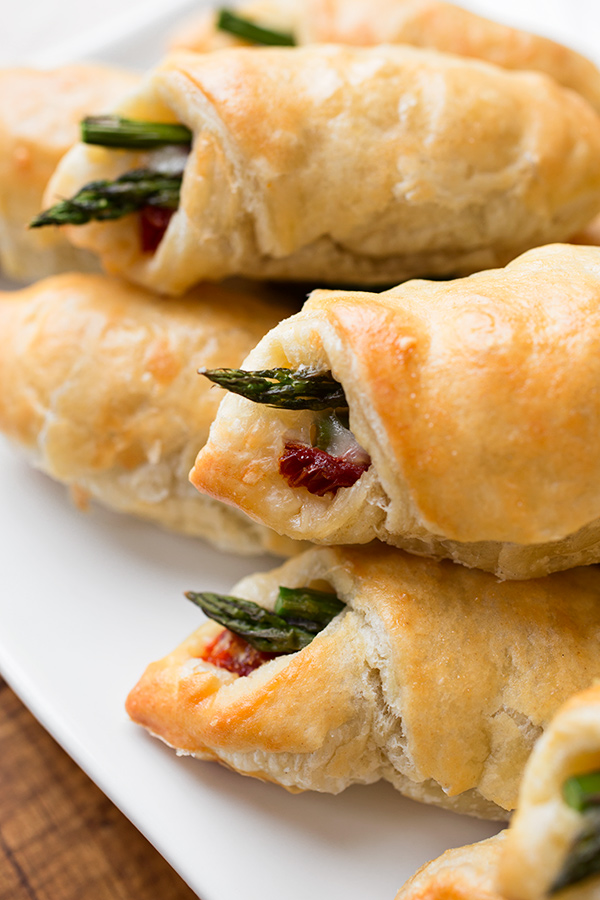 prosciutto wrapped asparagus | thecozyapron.com