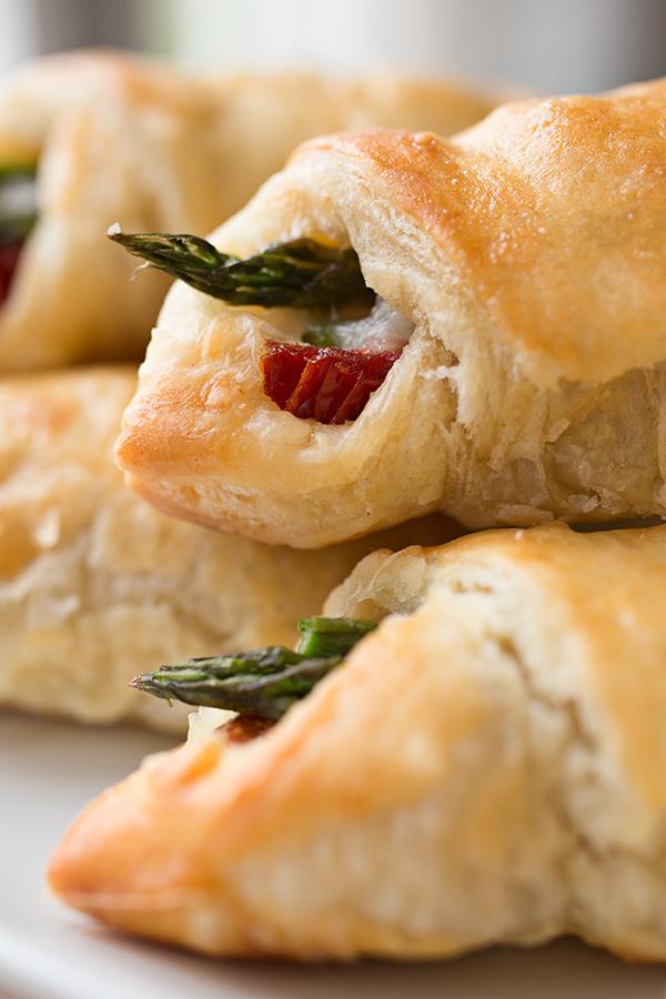 prosciutto wrapped asparagus | thecozyapron.com