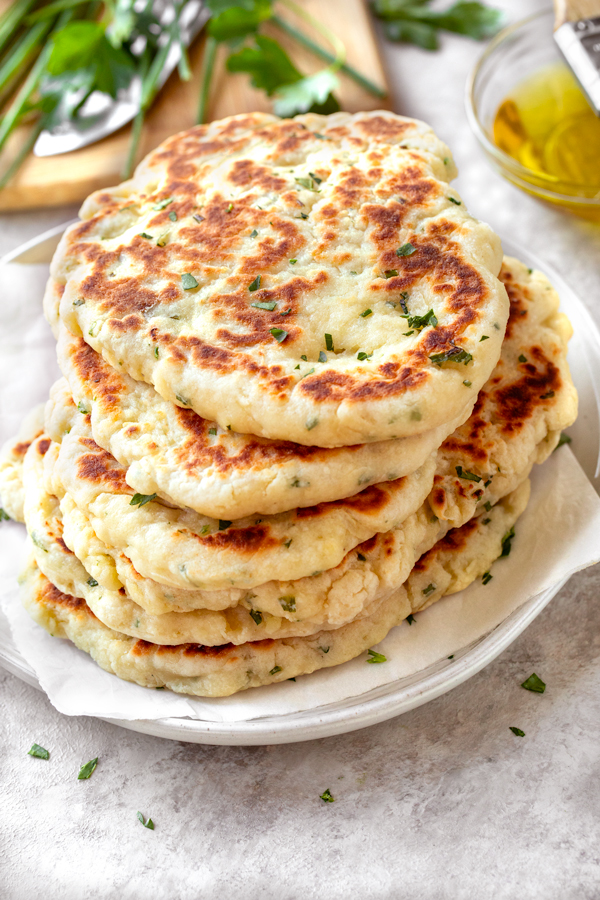 Flatbread Recipe with Garlic and Herbs | thecozyapron.com