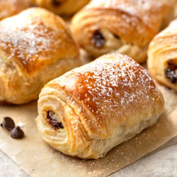 Easy Chocolate Croissants | thecozyapron.com