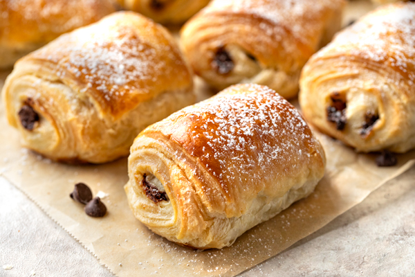 Easy Chocolate Croissants | thecozyapron.com