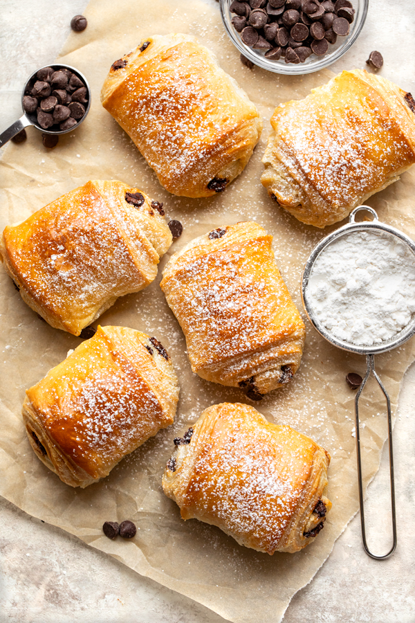 Easy Chocolate Croissants with Powdered Sugar | thecozyapron.com