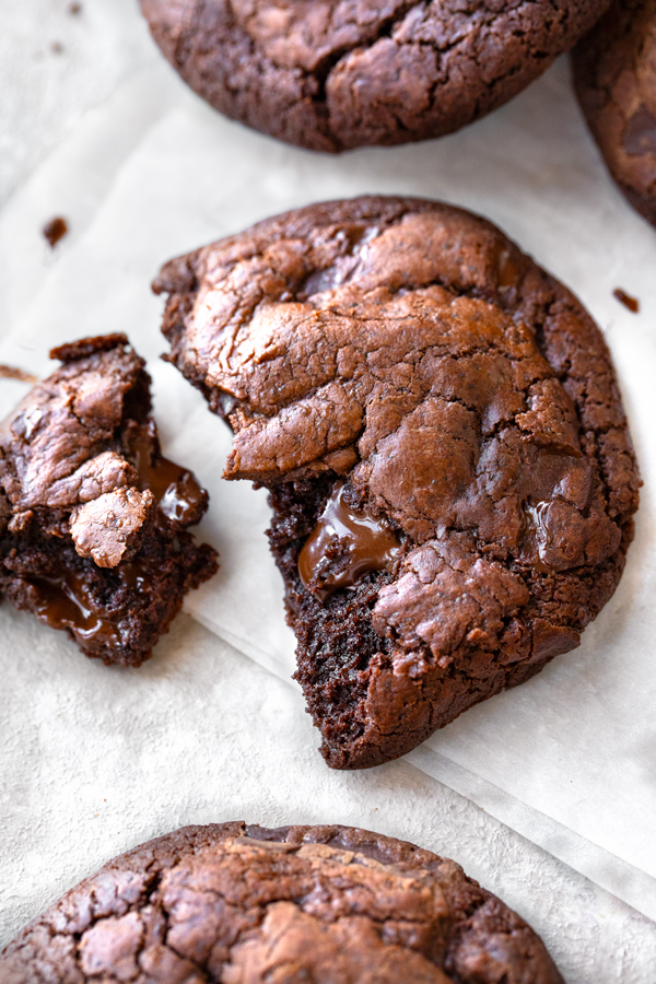 Fudgy, Soft Brownie Cookie | thecozyapron.com