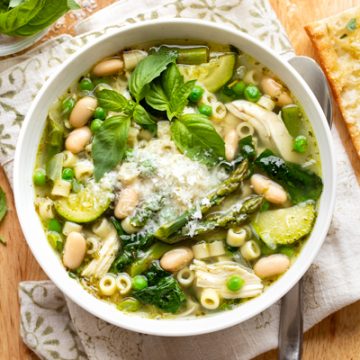 Green Minestrone Soup with Chicken | thecozyapron.com