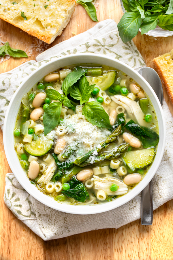 Green Minestrone Soup with Chicken | thecozyapron.com