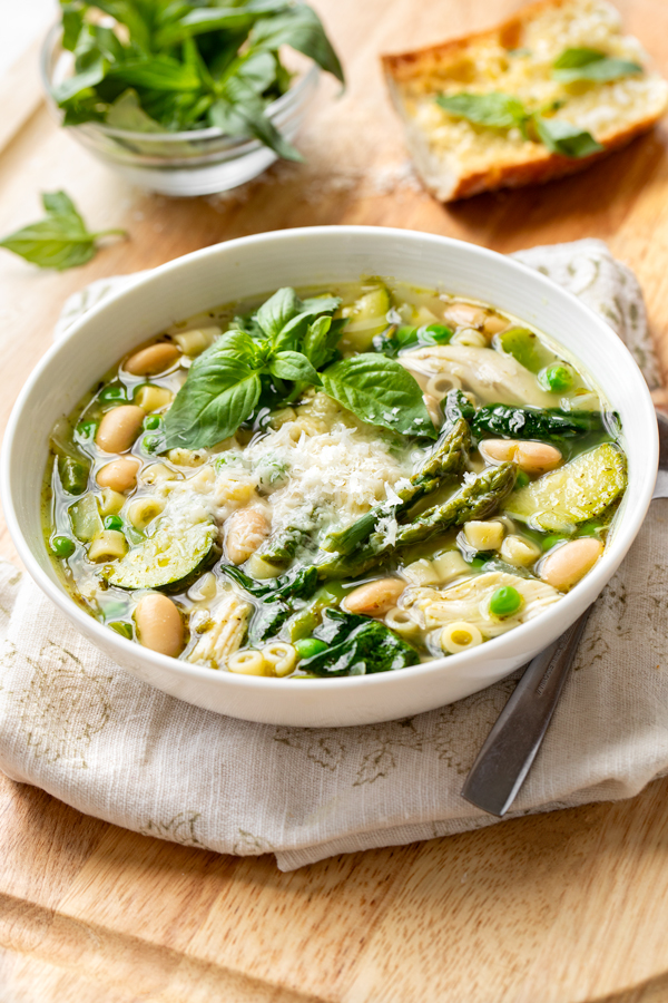 Green Minestrone Soup with Chicken | thecozyapron.com