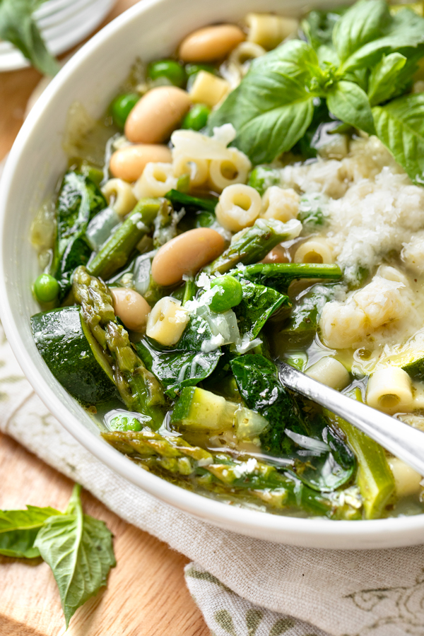 Green Minestrone Soup with Chicken | thecozyapron.com