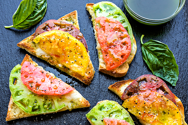 Tomato Toast with Mozzarella