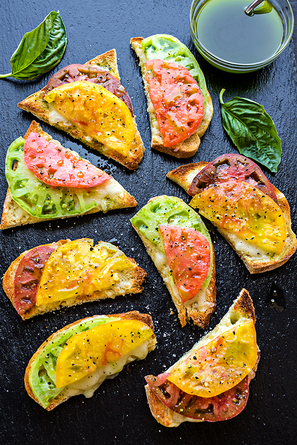 Tomato Toast with Mozzarella | thecozyapron.com