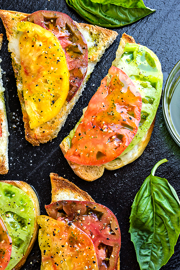 Tomato Toast with Mozzarella | thecozyapron.com