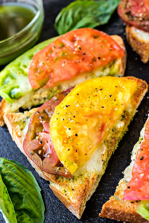 Tomato Toast with Mozzarella | thecozyapron.com