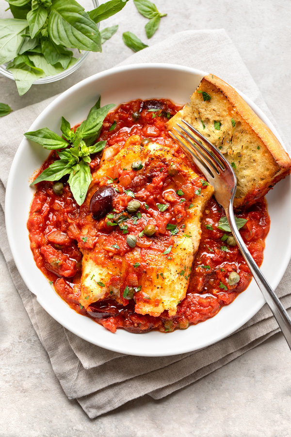 Baked Cod in Spicy Tomato Sauce | thecozyapron.com