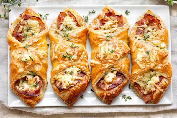 Ham and Cheese Croissants | thecozyapron.com