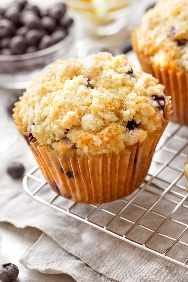 Lemon Blueberry Muffin | thecozyapron.com