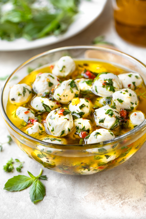 Marinated Mozzarella Balls | thecozyapron.com